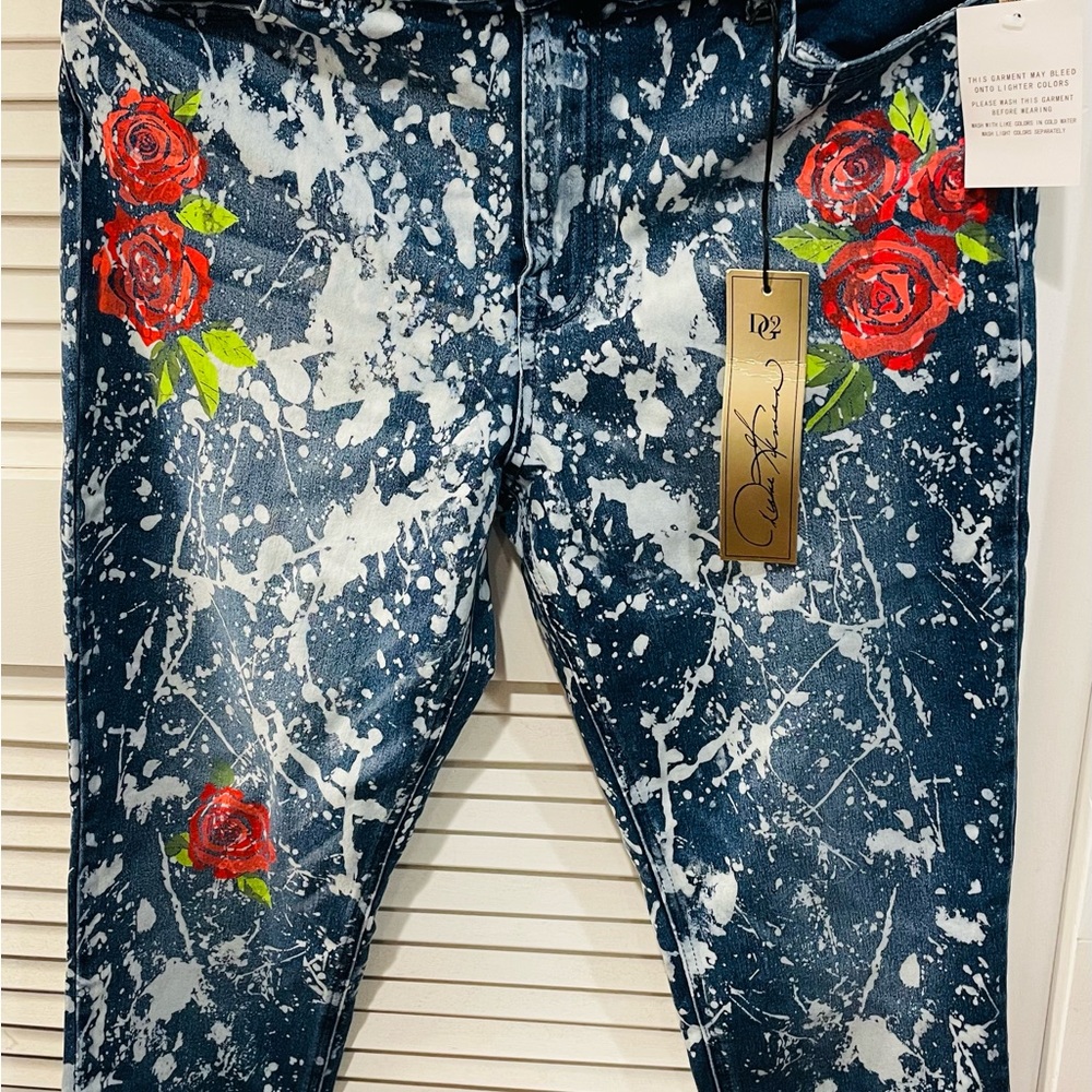 DG2 Hand Painted Splatter Design Jeans. Size 12. NWT  $25